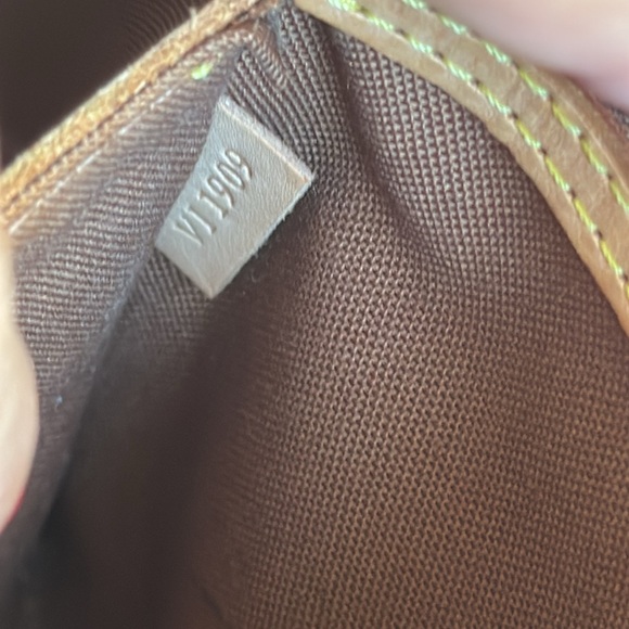 Louis Vuitton Alma bag - Picture 2 of 14